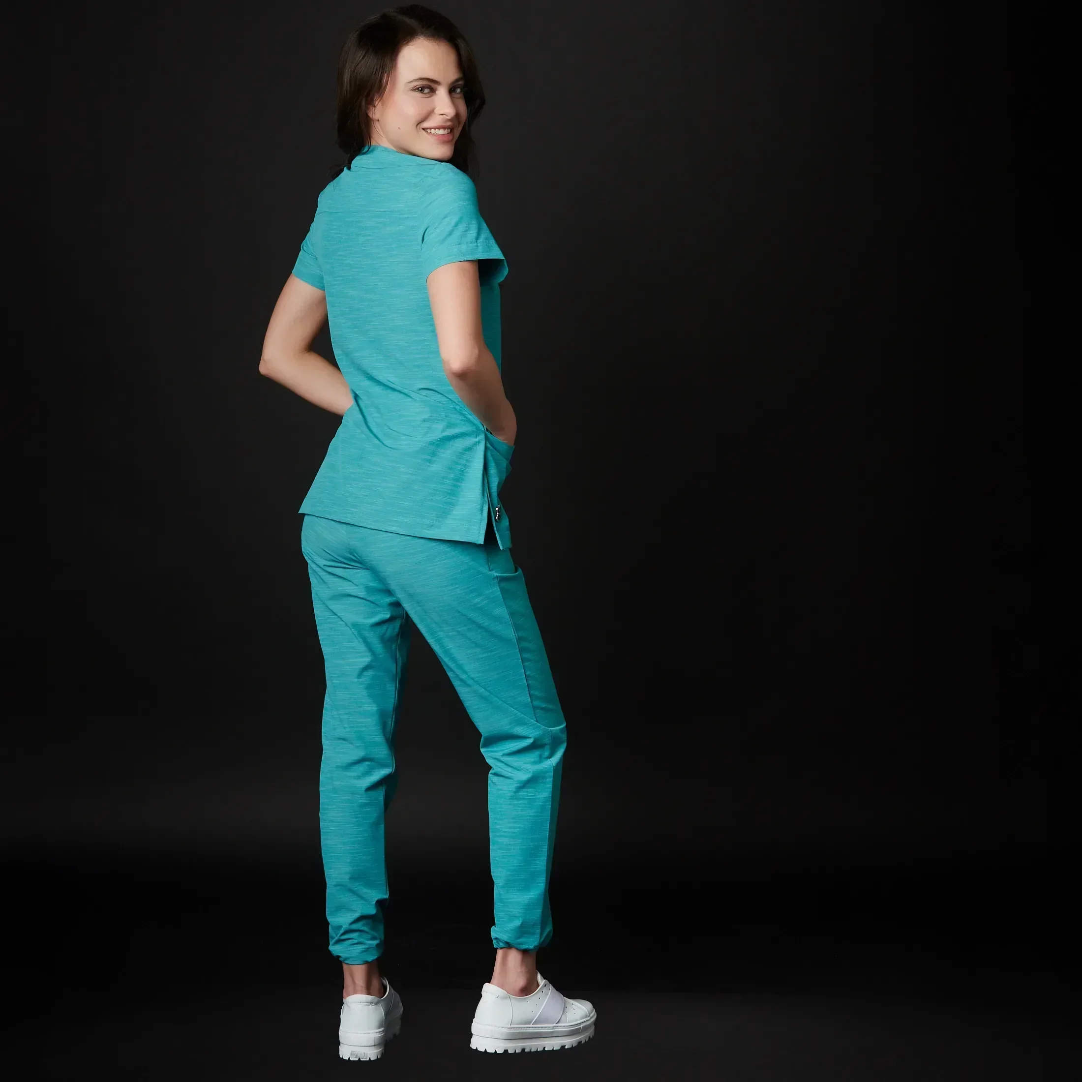 Pijama Quirúrgica de Mujer Baltic - Image 8
