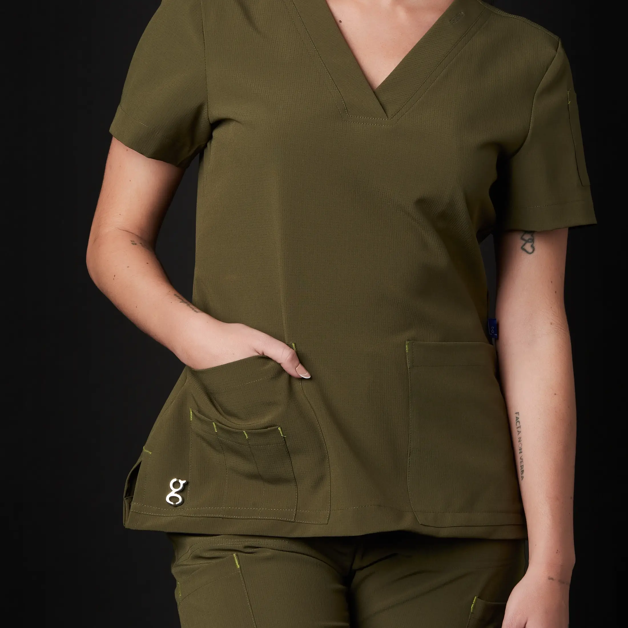 Pijama Quirúrgica de Mujer Catherine Antibacterial 2024 - Image 11