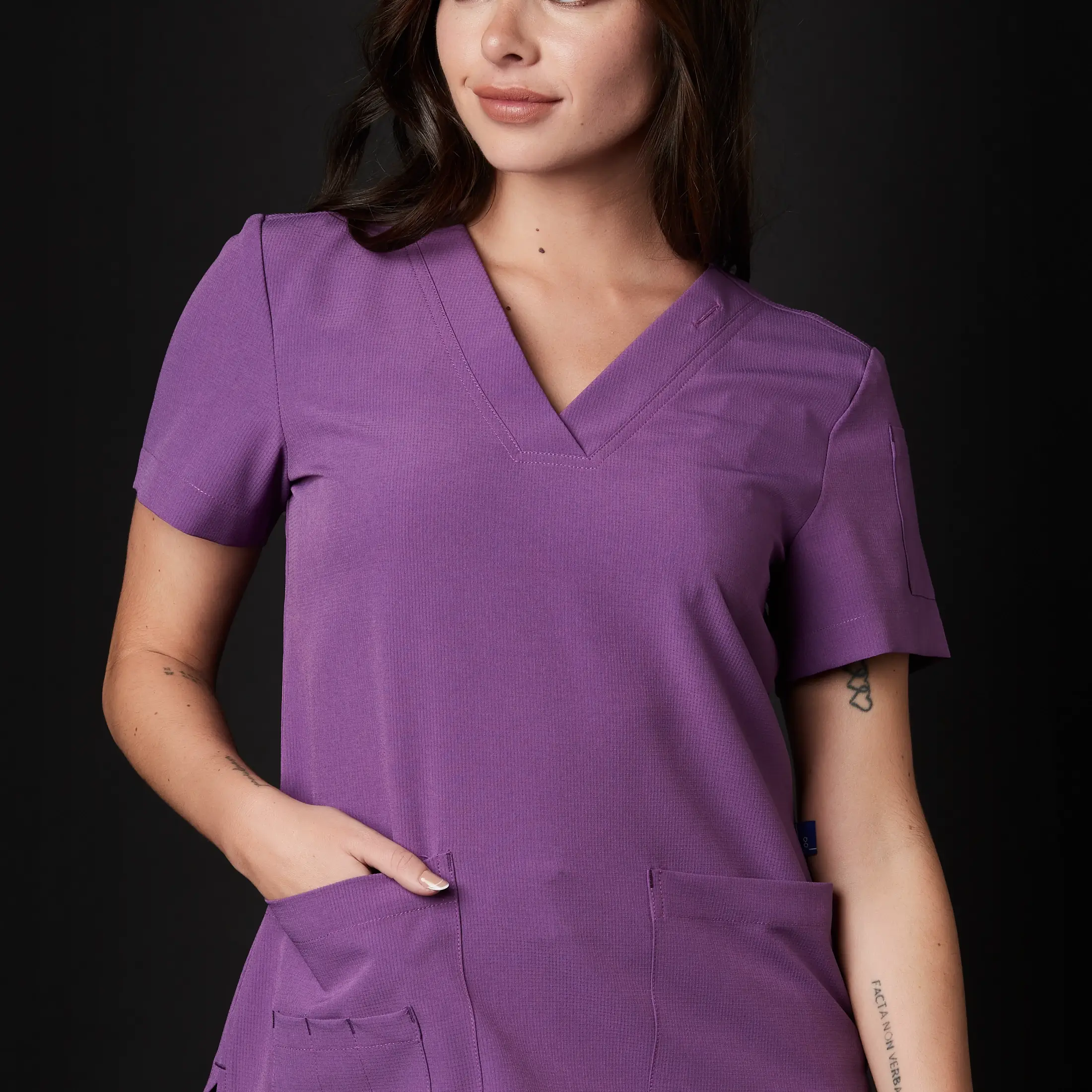Pijama Quirúrgica de Mujer Catherine Antibacterial 2024 - Image 13