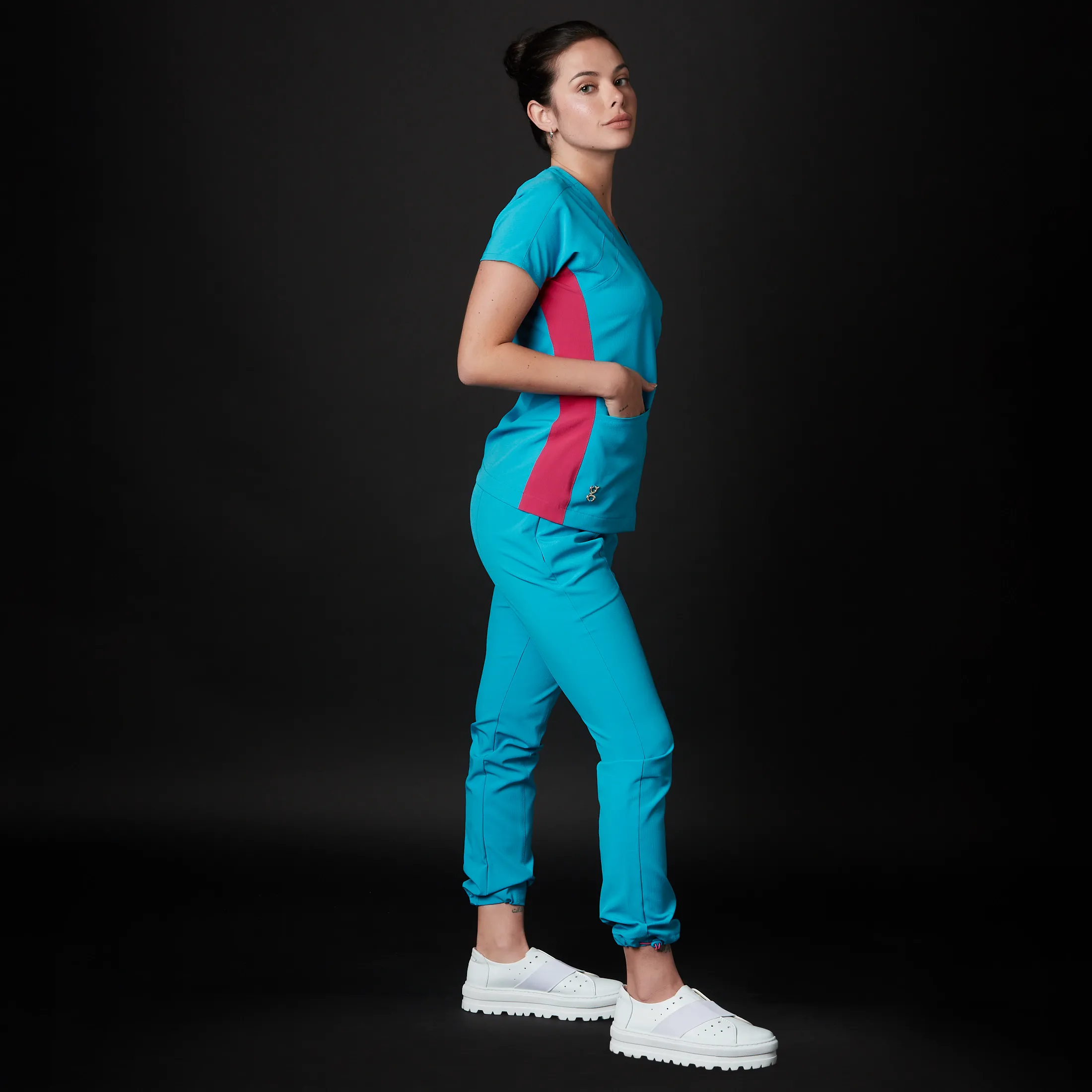 Pijama Quirúrgica de Mujer Nadine Antibacterial - Image 9